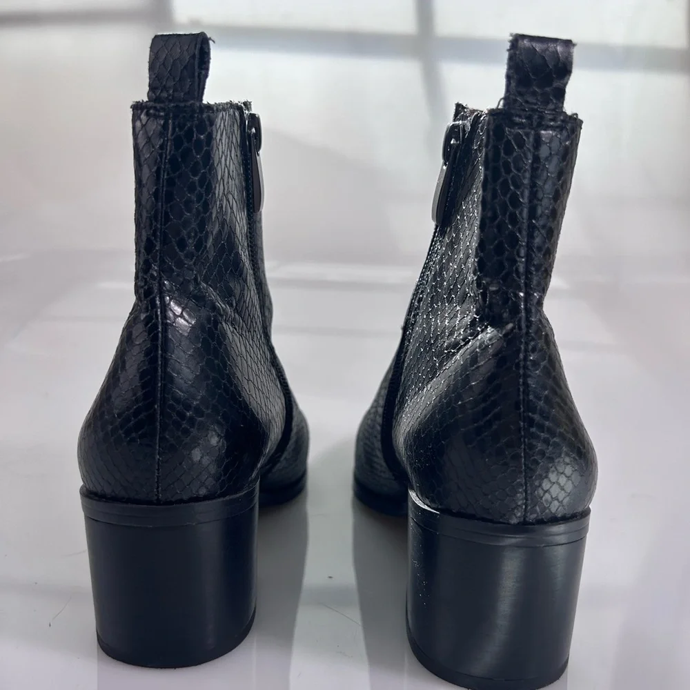 Womens Black leather Snakeskin Embossed Boot Size 6.5